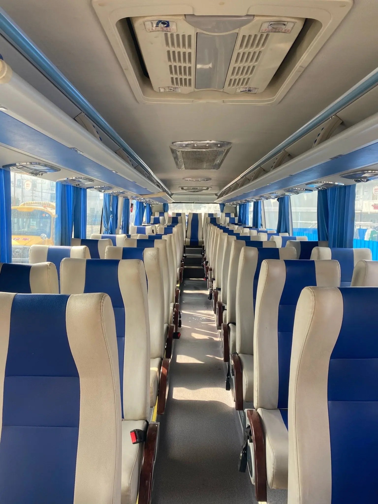 Coach Second Hand 55 Seats 330hp Wechai Engine Double Doors Sealing Window Used Zhongtoong Bus LCK6120