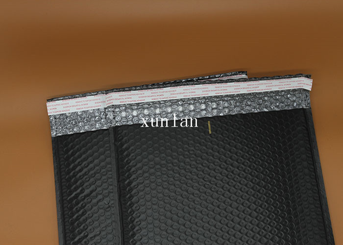 No Fading Shipping Poly Bubble Mailers , Flat Black Garment Mailing Bubble Bags