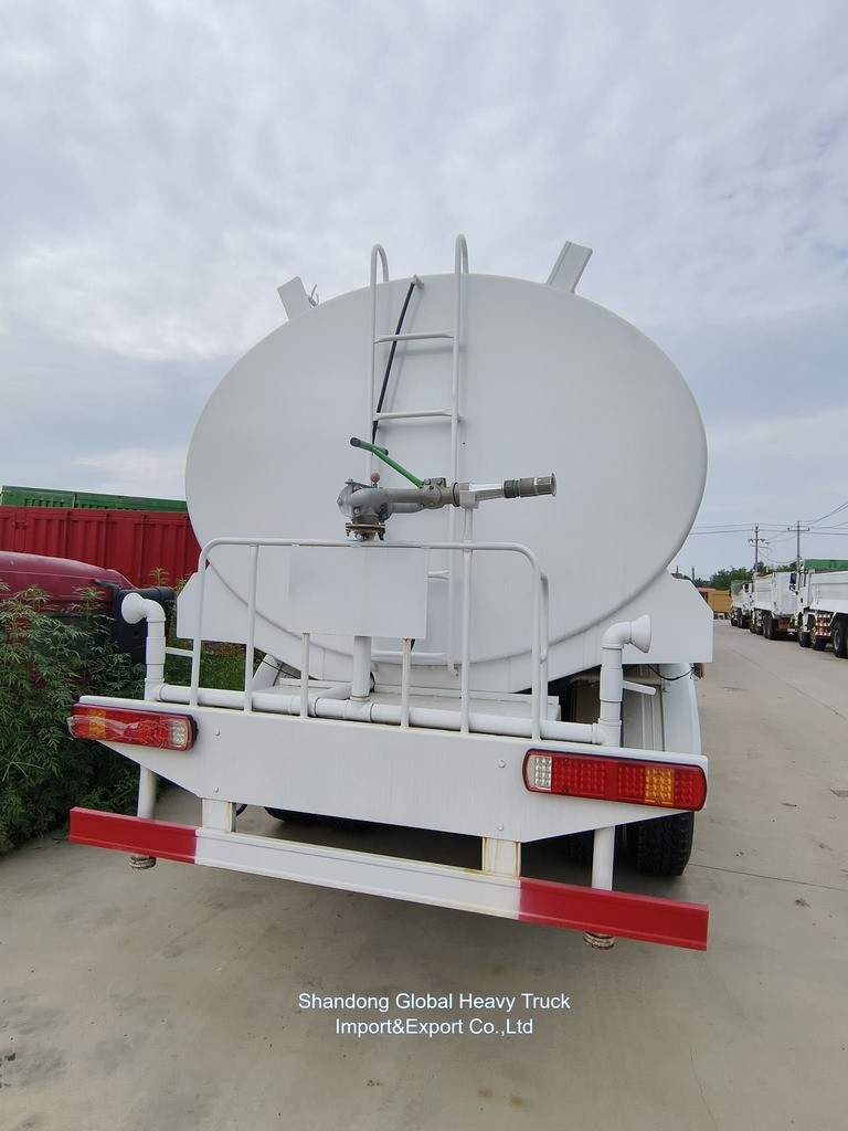20000L 30000 Liters New Used Sinotruk HOWO 6*4 Sprinkler Water Tank Tanker Truck