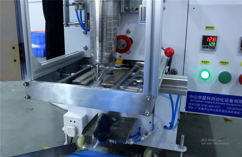 2023 Hot Sales Casters Manual Placement Sealing Bagging Packaging Machine With Printing Text Plastic Film