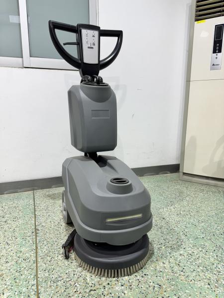 Battery Powered Compact Floor Scrubber 15L Recovery Tank Capacity Reduced Water