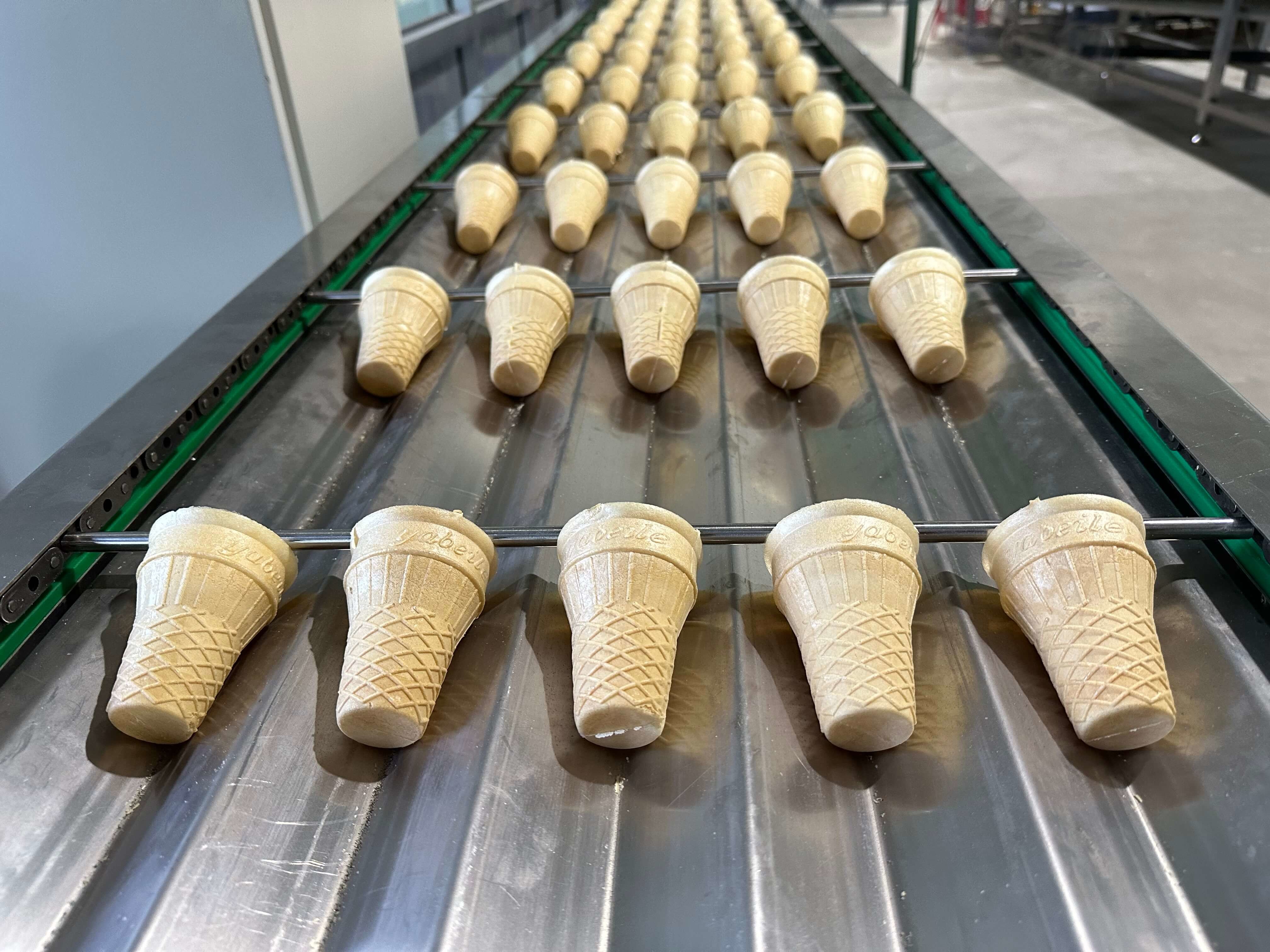 Compressed Air 0.6MPa Waffle Cone Making Machine 11-13kg/h Gas Consumption