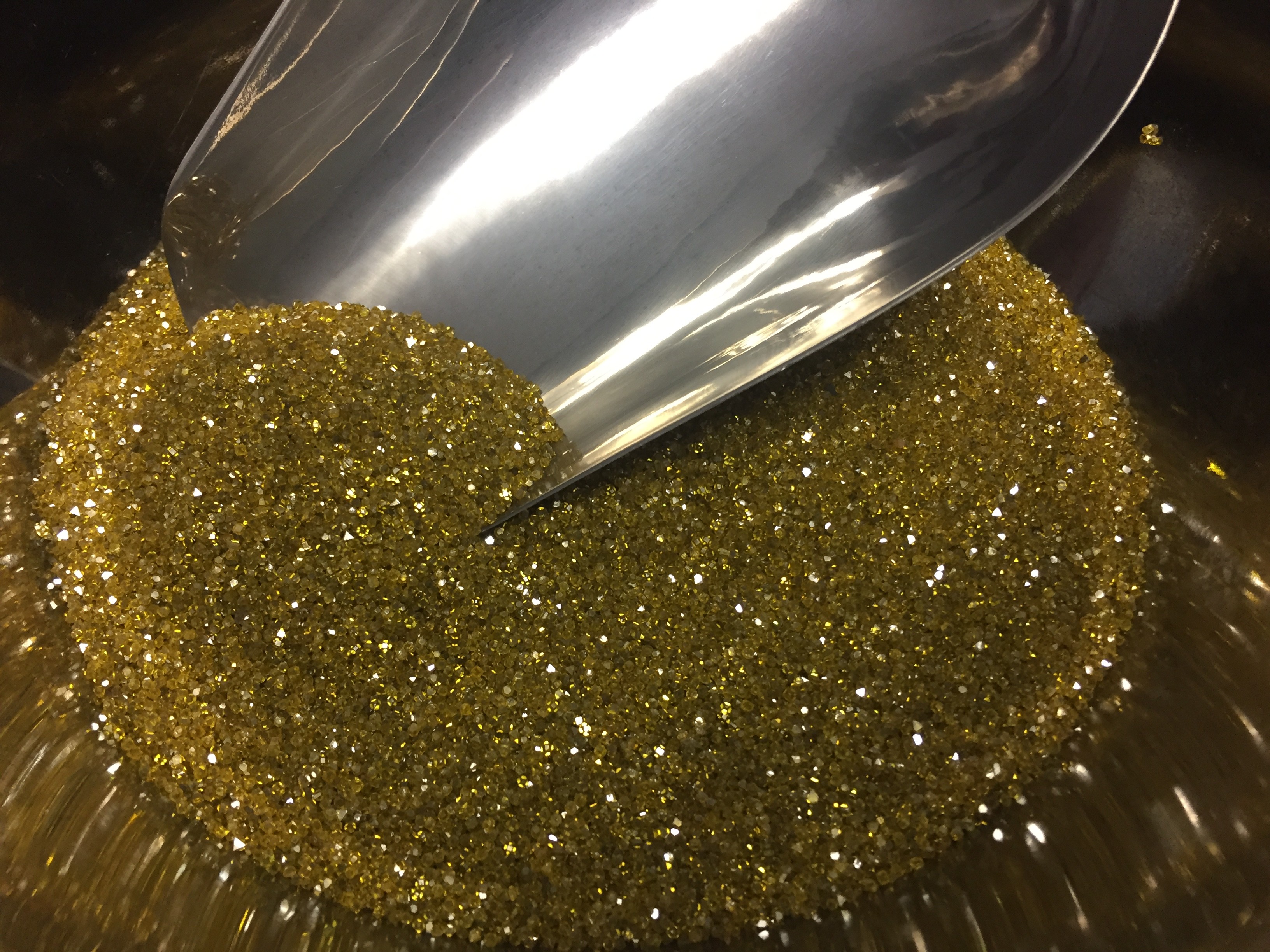 Uncut HPHT Lab Grown Diamonds Industrial Rough Raw Synthetic Diamond Stones
