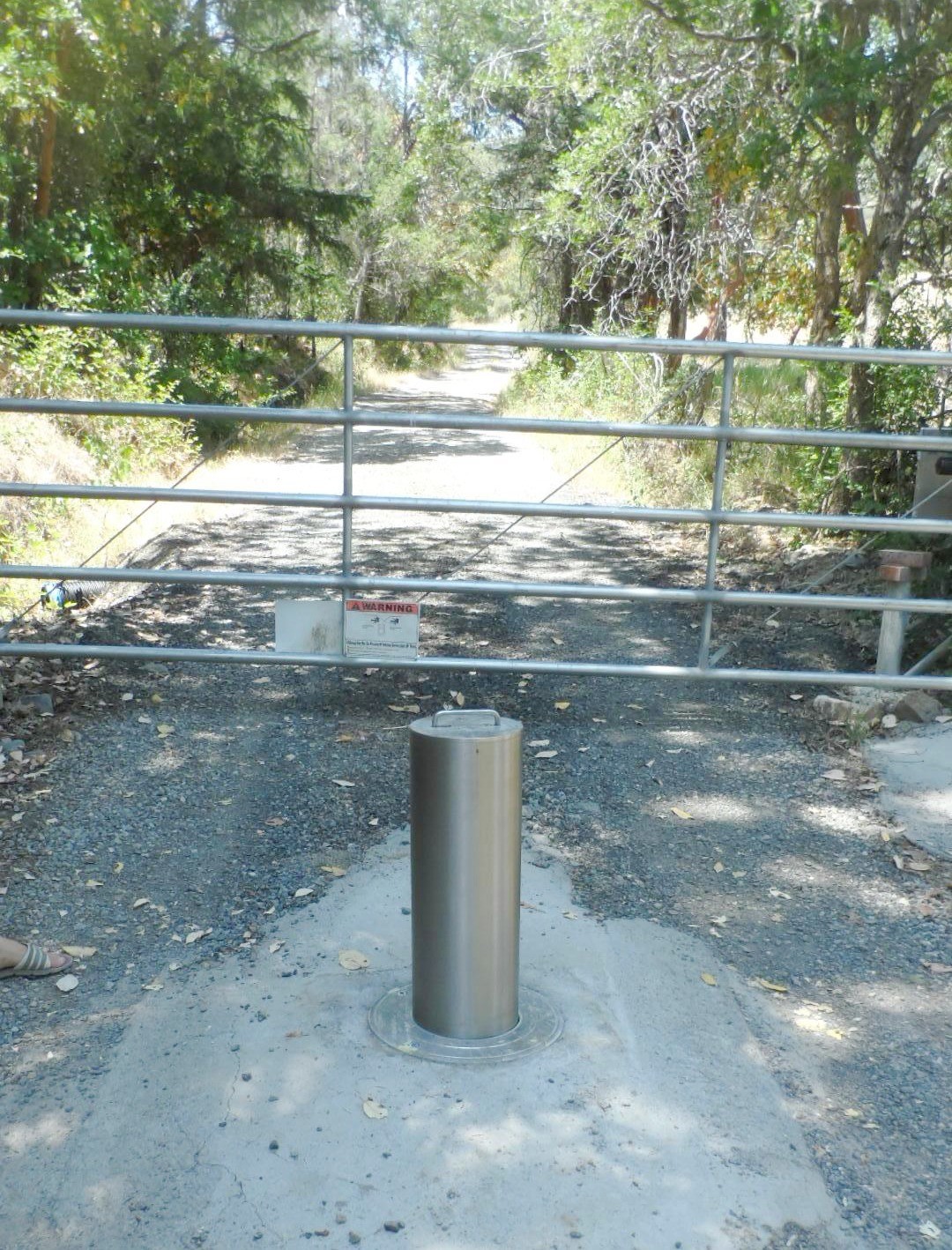 Customizable Versatile Manual Retractable Bollards For Security