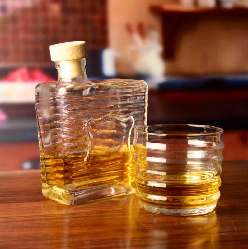 Anti Skidding Handmade Whiskey Glass With Wave Pattern