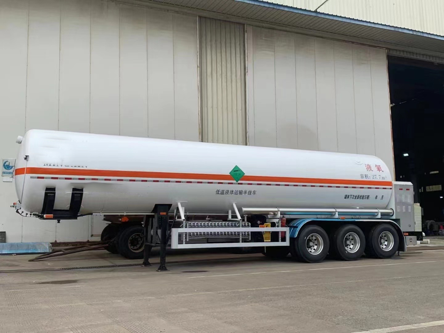 CIMC iron or aluminum alloy Cryogenic liquefied natural gas nitrogen oxygen 26.5 27.7 cbms or customize size semi trailer tanker