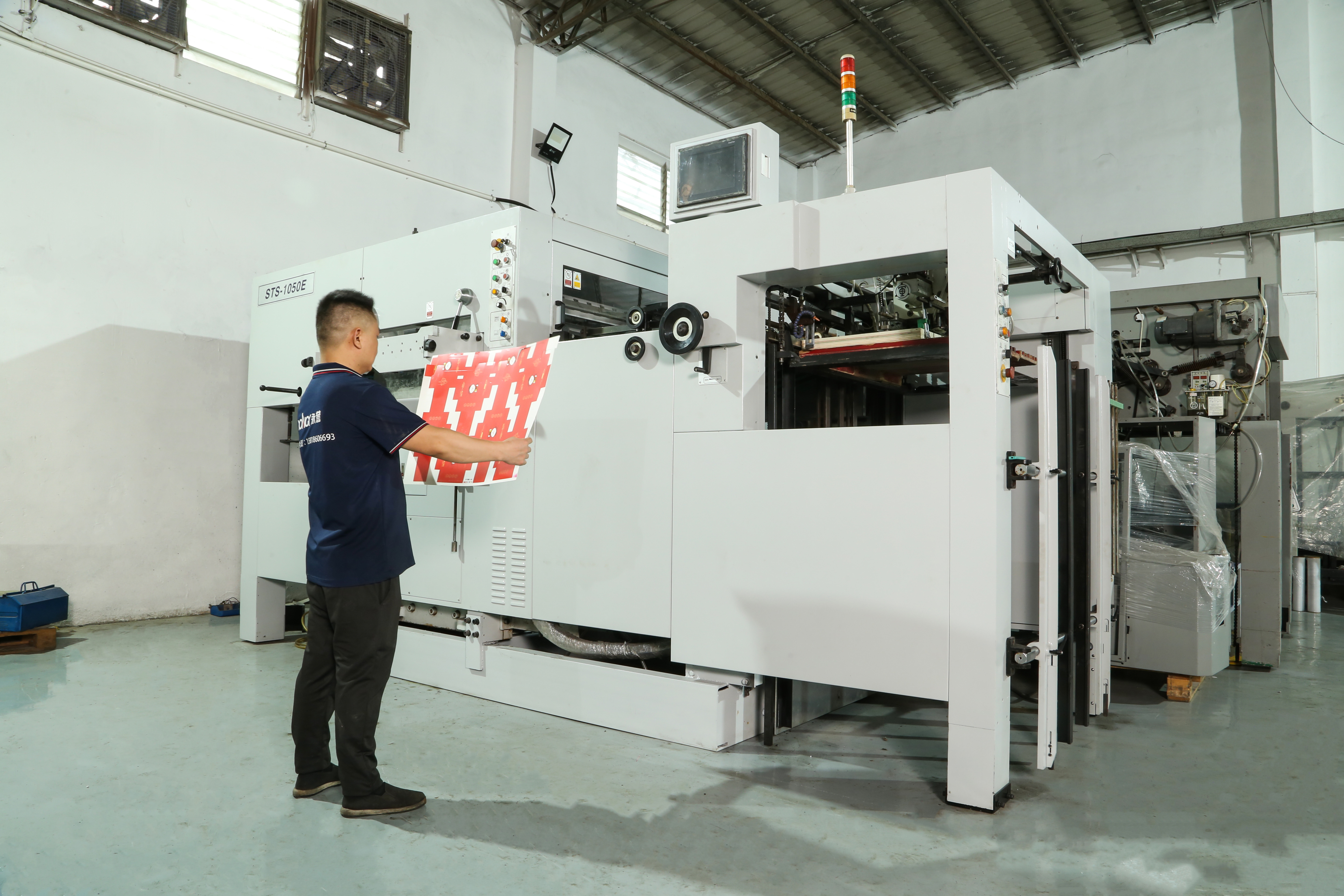 STS 1050E Die Paper Cutting Machine Automatic Fast Working Speed