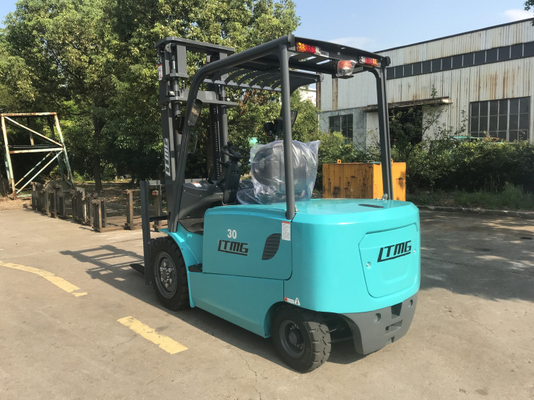 Easy Operate 3 Ton Electric Forklift Truck With Curtis Controller And Import Engine