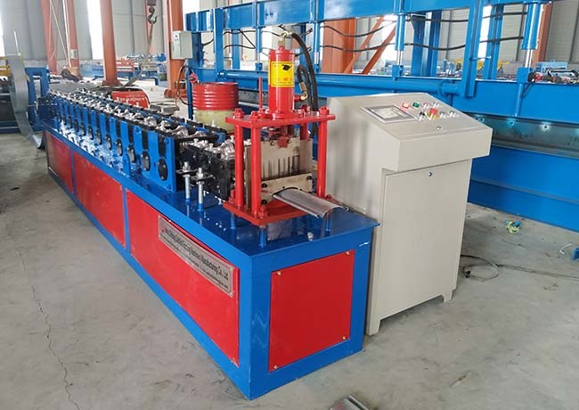 Power 4 KW Roller Shutter Door Roll Forming Machine Chain Size 1 Inch Shaft Diameter ￠38mm