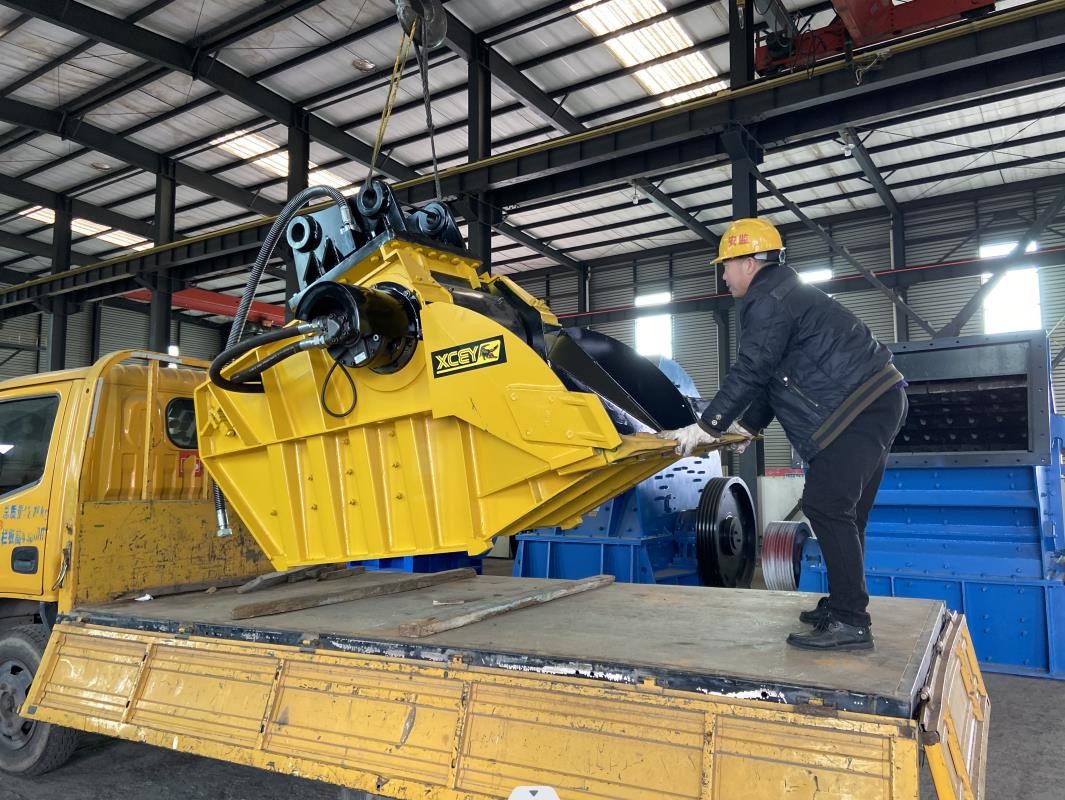 20-24t Excavator Size Flexible Hydraulic Crusher Bucket Mobile 0.8m3 Capacity