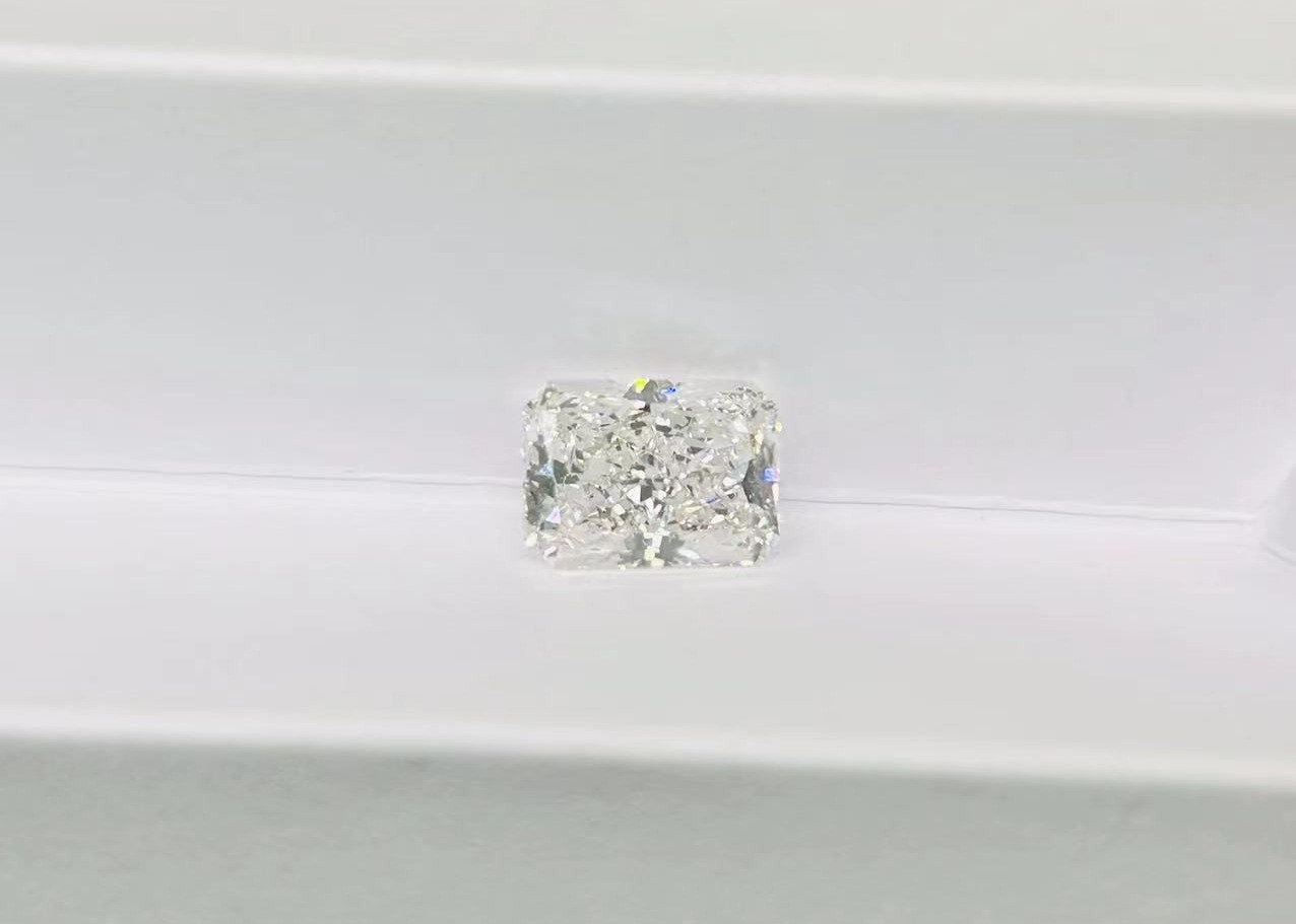 Colorless 10 Mohs Radiant Cut Lab Grown Fancy Diamonds VS-VVS Clarity