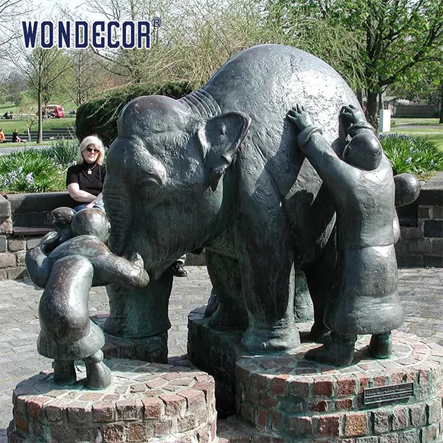 Zoo Decorated Custom Bronze Sculpture With Lovely Elephant 180cm