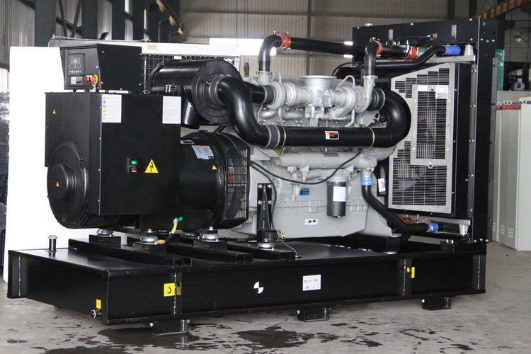 144KW Power Engine UK 1106A-70TG1 With Electric Diesel Generator 180KVA Generator Set