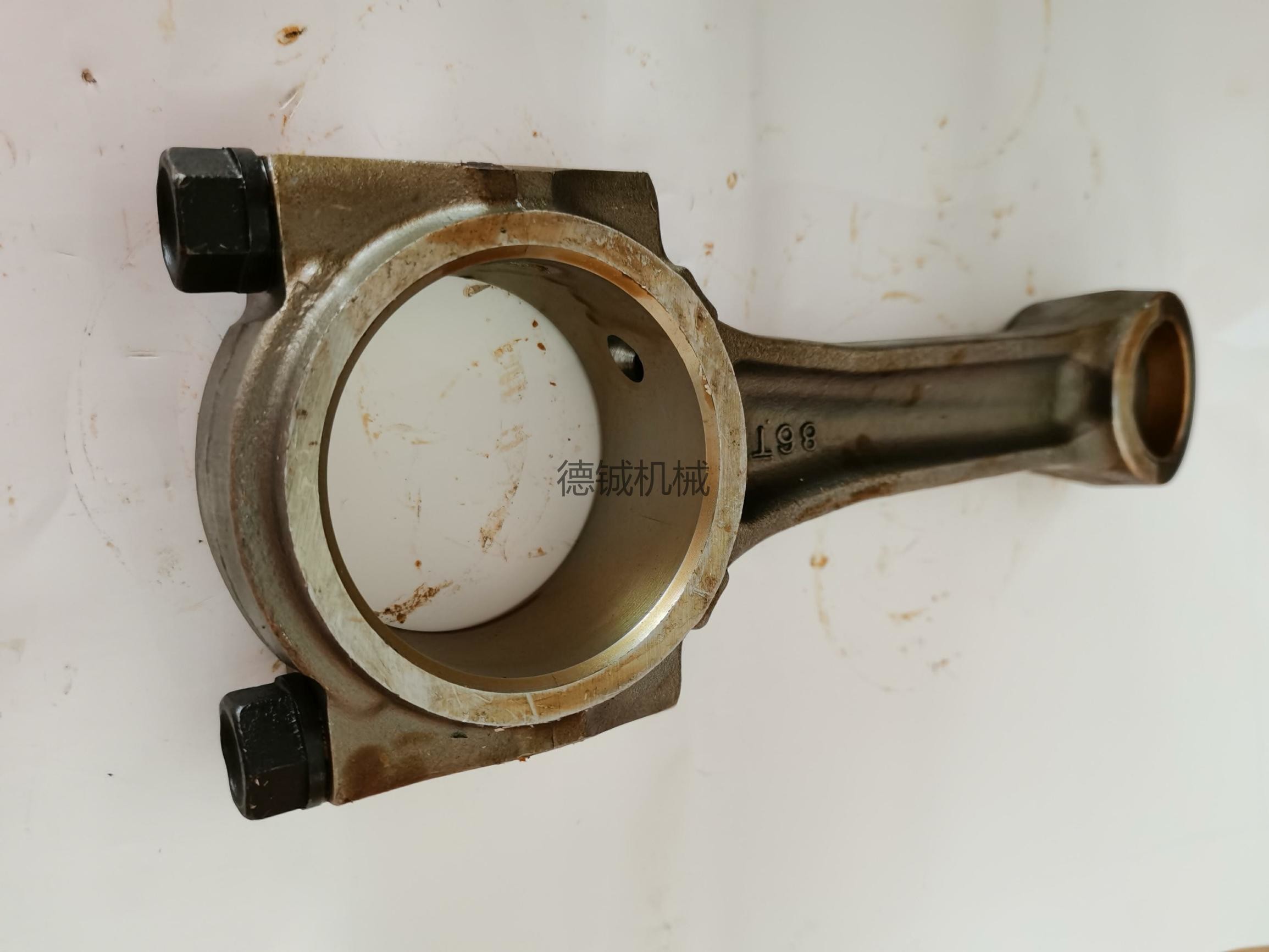 Black Engine Connecting Rod Komatsu 4D95/PC60-6 Con Rod Connecting Rod With Piston