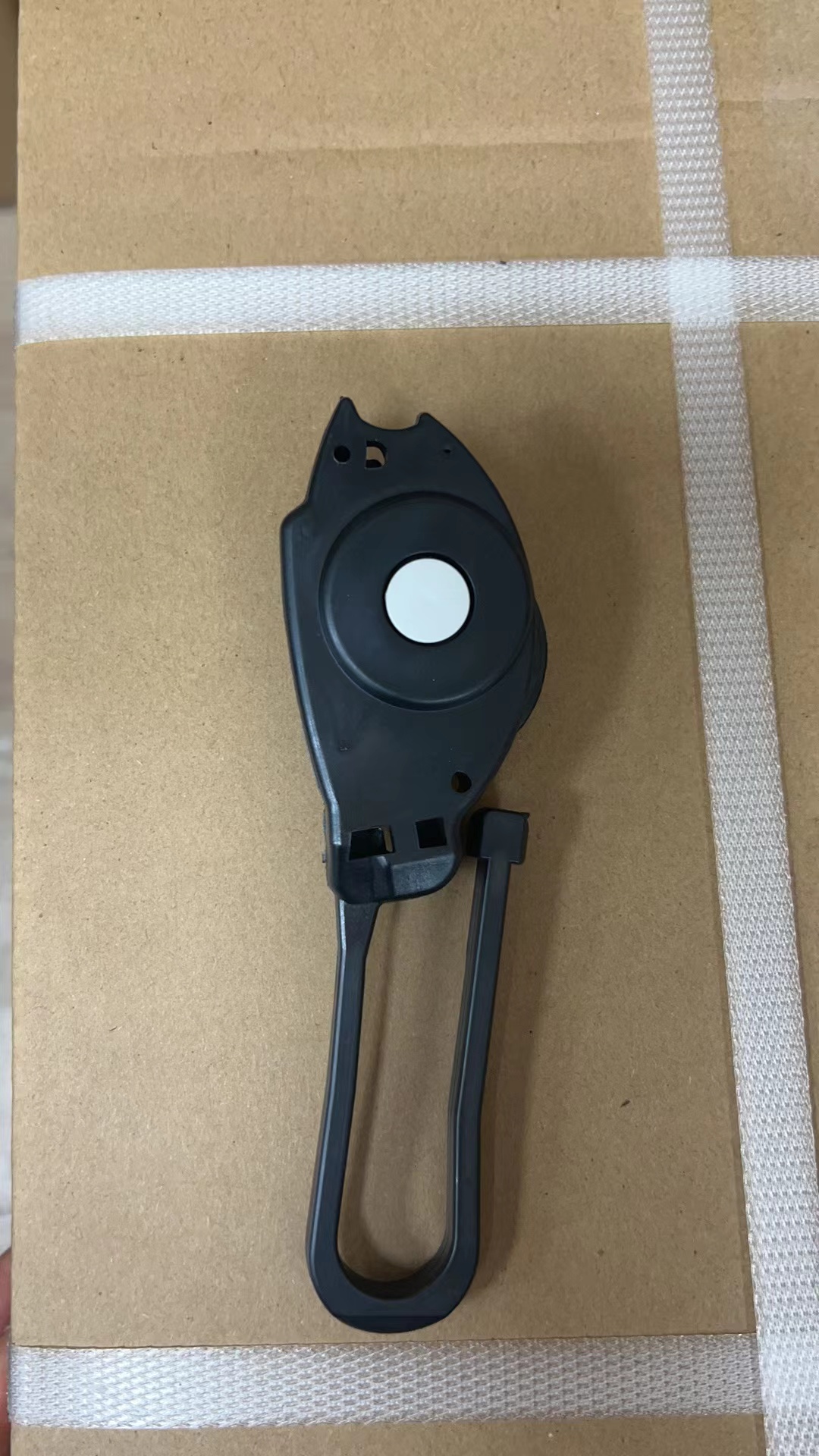 0.7KN Clamp Nylon FTTH Fish Type Flat Optical Fiber Optic Drop Cable Holder with 25