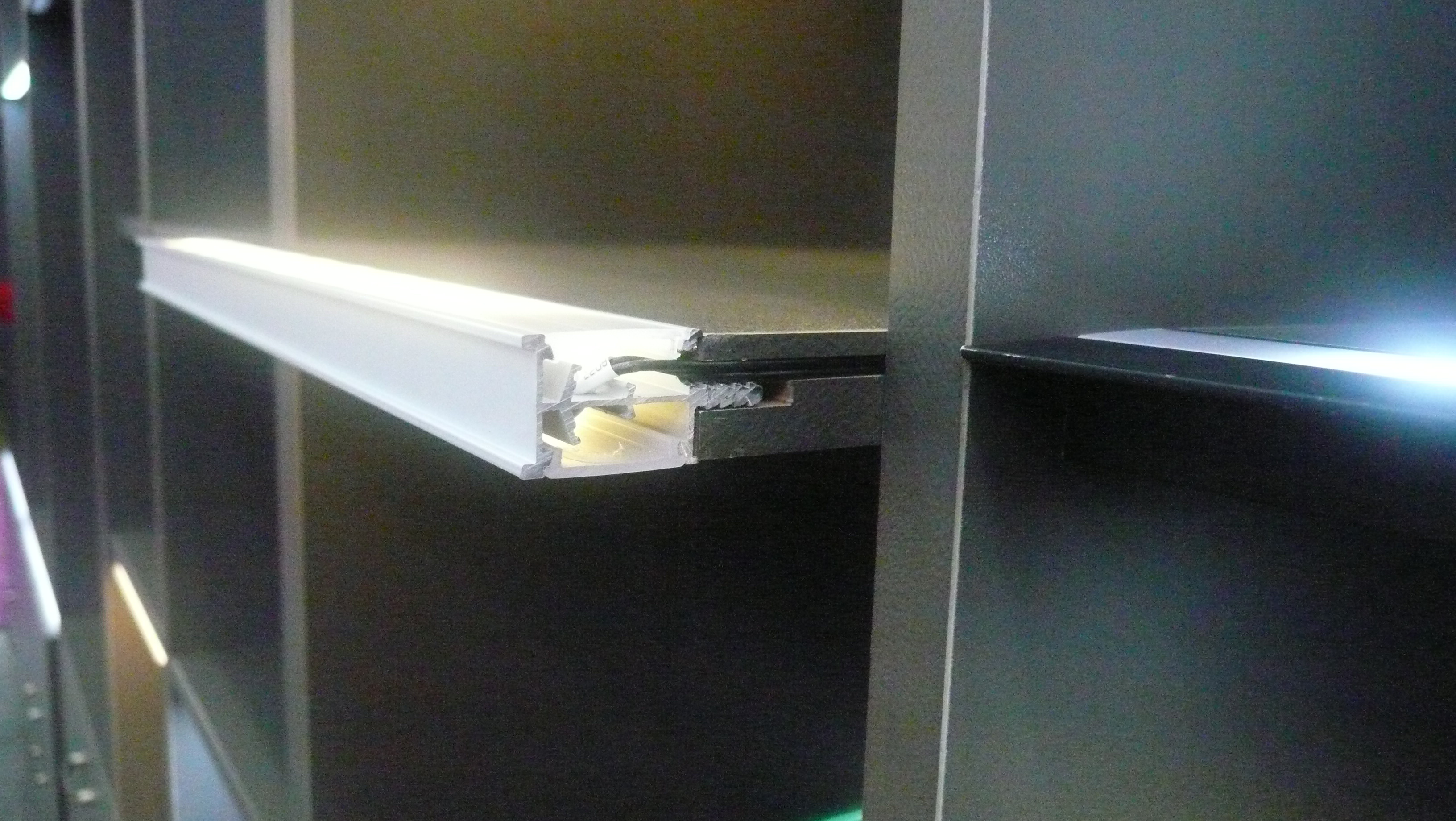 Modern Furniture LED Shelf Light Kit with Recessed Style Clip Mounting A2600
