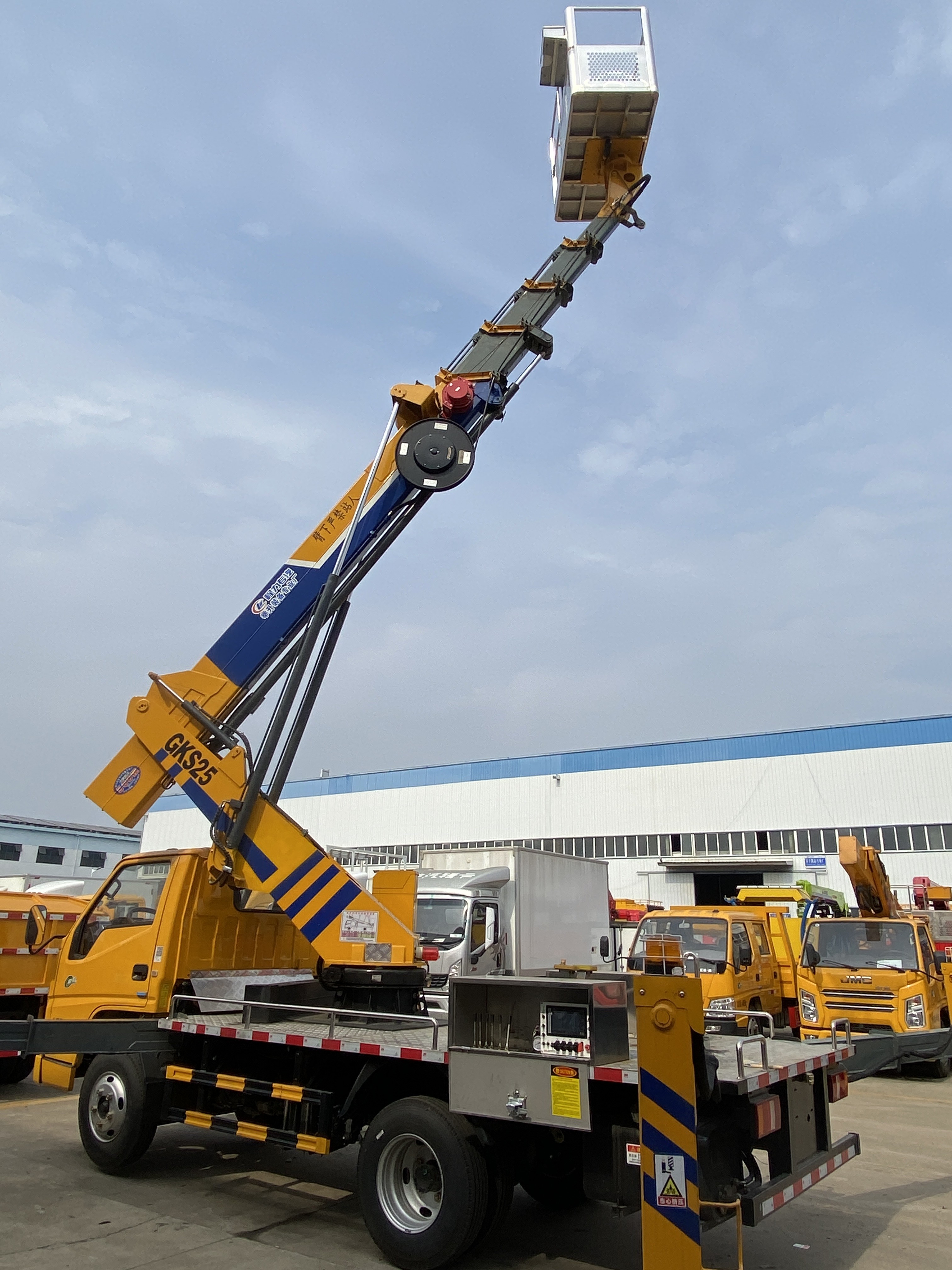 18m 20m 21m 23m 24m 25m 29m 32m 38m 45m 50m 55m Aerial Work Truck HOWO FAW Aerial Work Vehicle