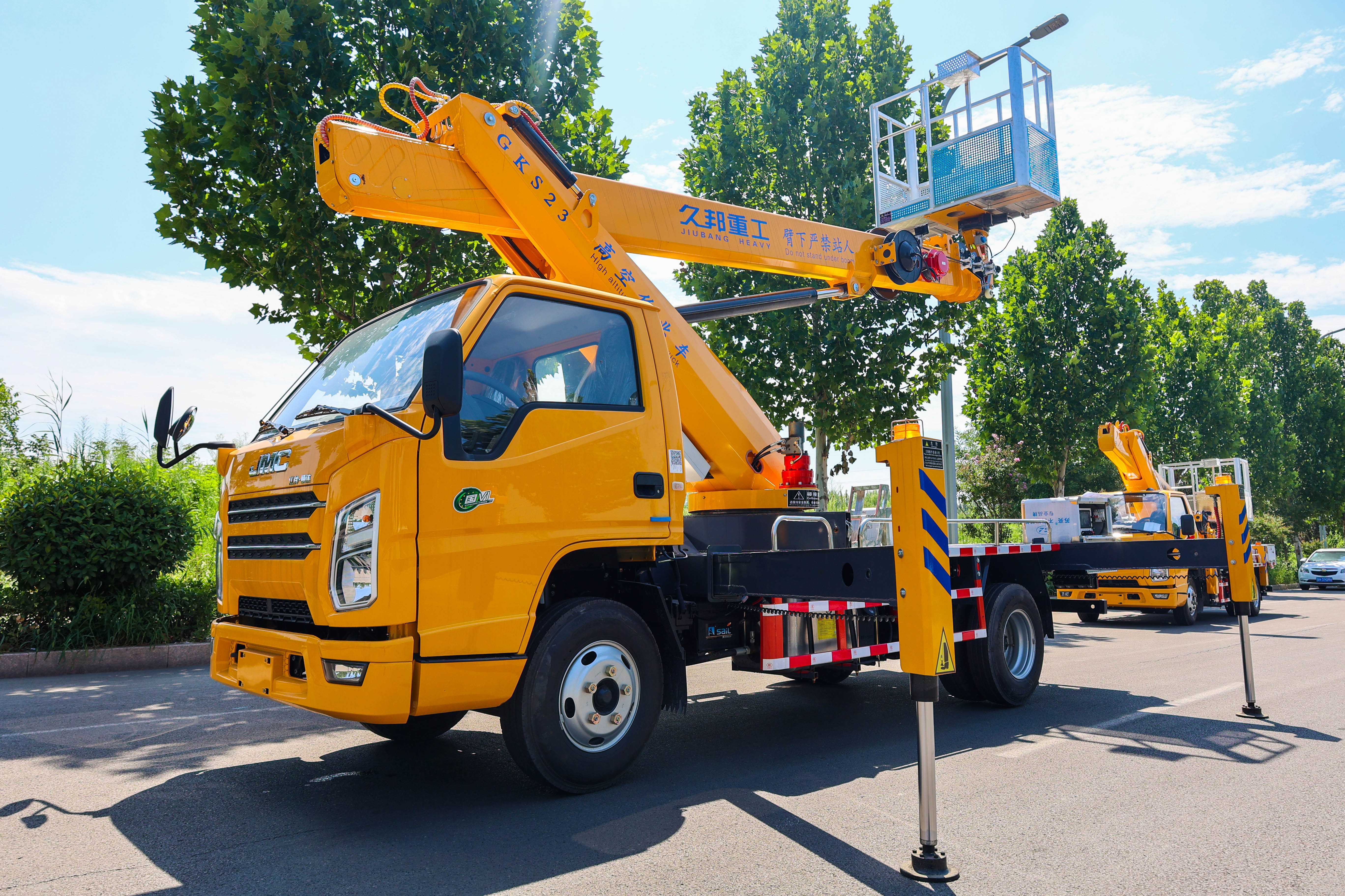27m Hydraulic Truck Mounted Aerial Telescopic Access Ladders Bucket Truck Boom Lift Aerial Manlift Work Platform Truck A