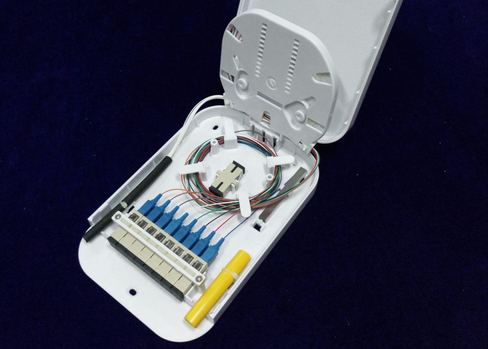8 Core IP44 FTTH Fiber Optic Terminal Box SC Adapter Wall Mounted