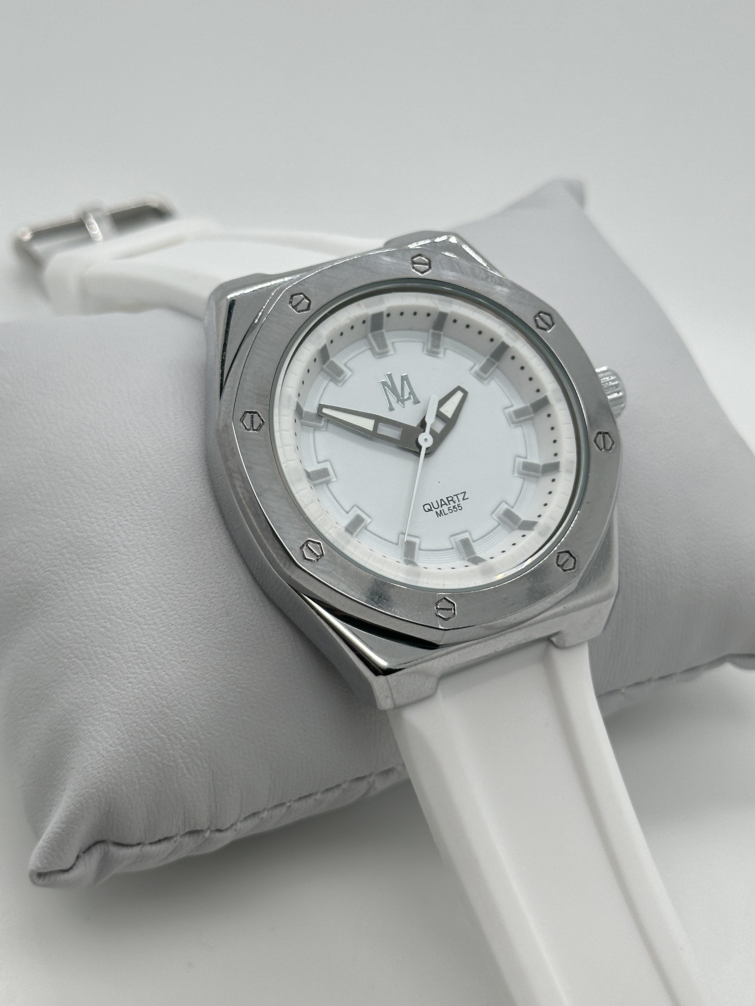 30 Meters Water Resistant Wrist Watches With Silicone Strap Chronograph Date Display