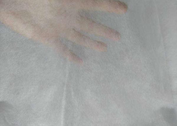 PP Non Woven Fabric Water Repellent Good Extensibility White Color For Baby
