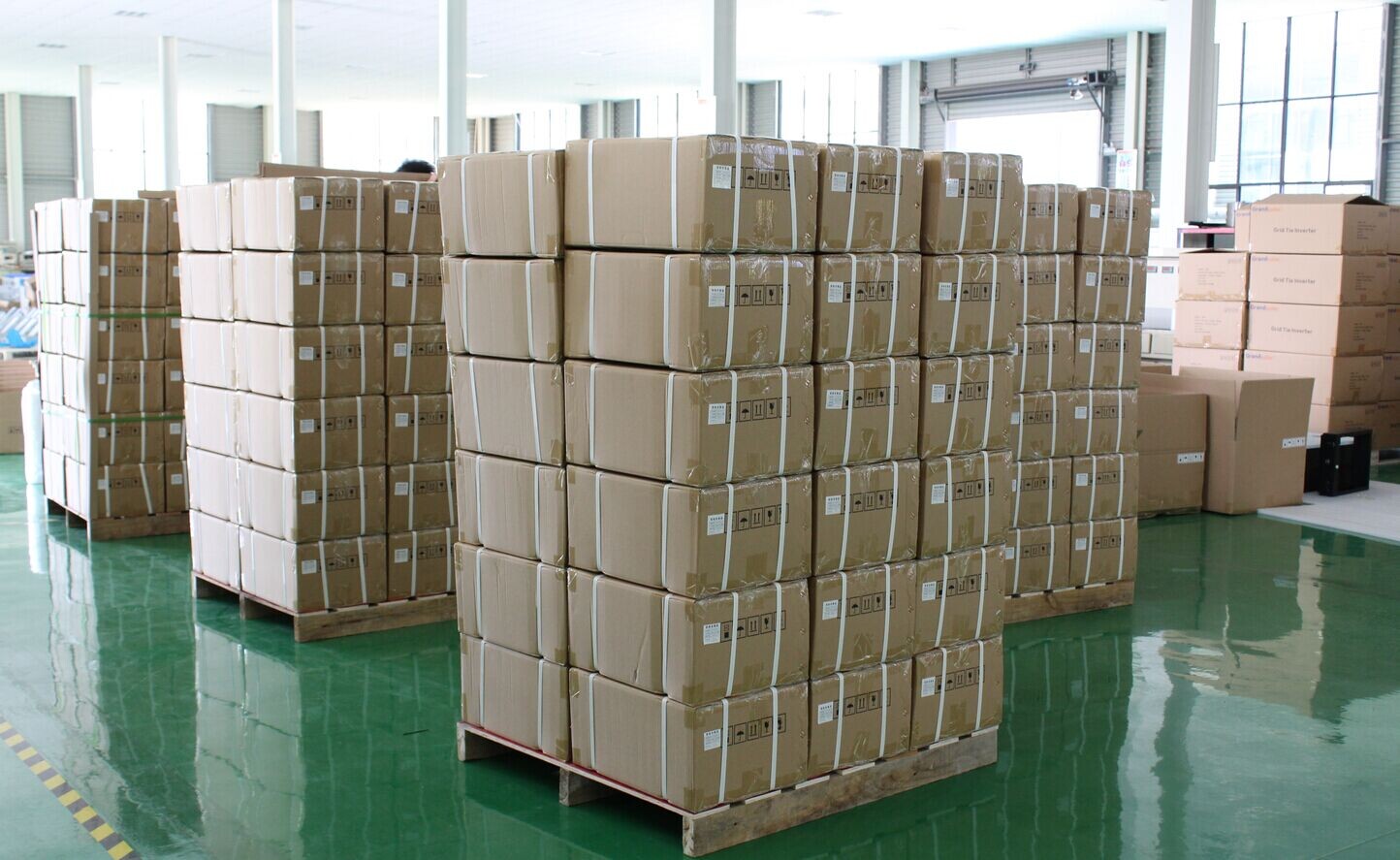 MPPT Solar Water Pump Inverter DC To AC 3 Phase 18.5KW 380V Inverter
