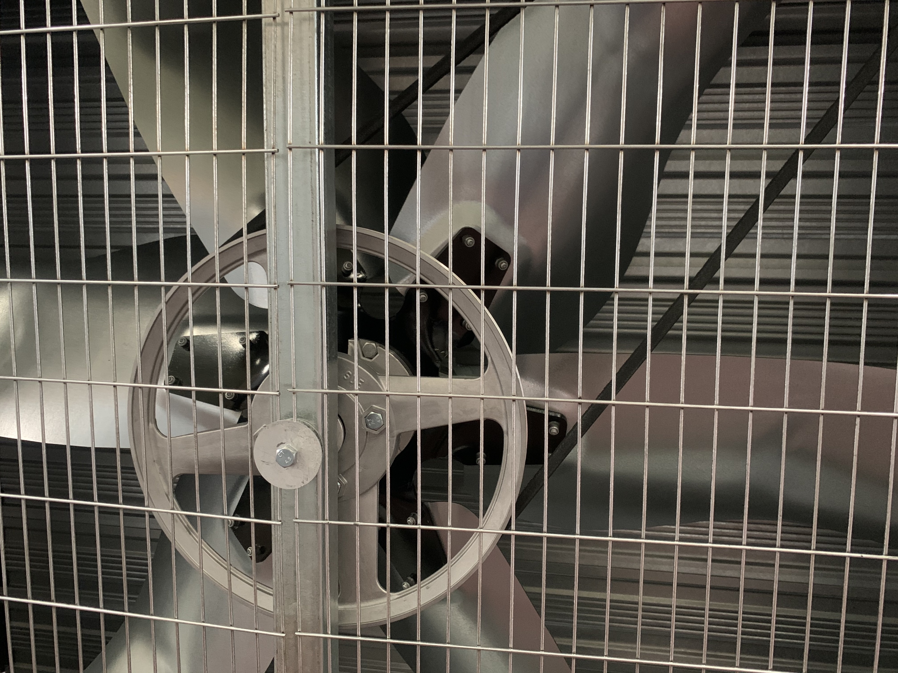 Electric Pig Pen Ventilation Fans for Poultry Farm Big Air Volume 1380x1380 Exhaust Fan for Chicken House Poultry Farm Exhaust