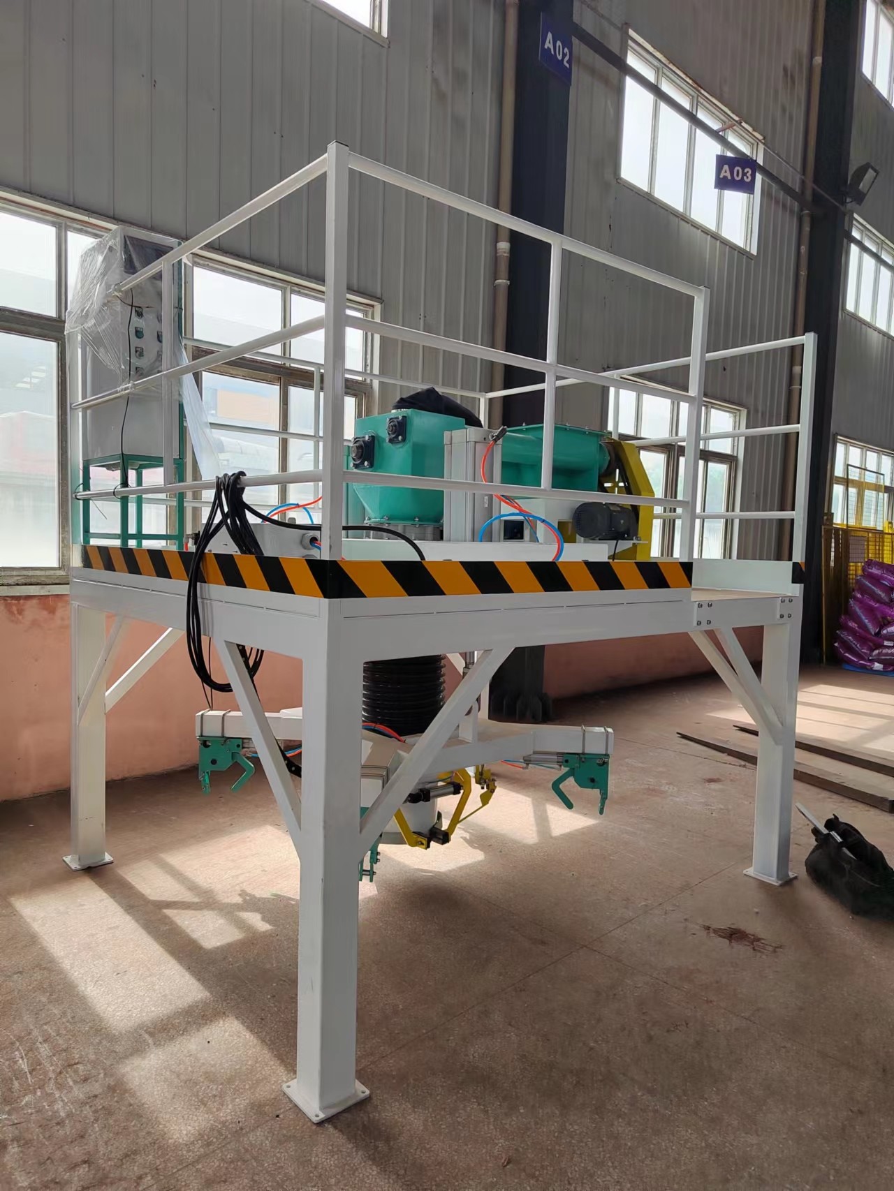 China Cement Powder Jumbo Bagging Machine 2000kg Bulk Loader Filling Station on sale