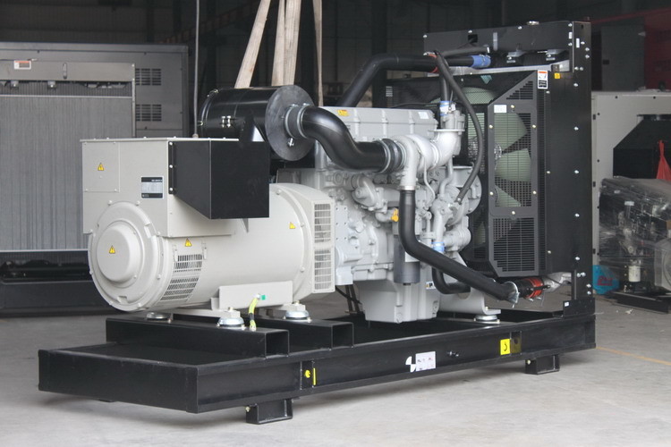 Machinery Diesel Engine Set 135KVA With UK Perkins 108KW Diesel Generator Silent