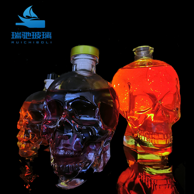 Customize Skull Shape Hot Stamping Screen Printing 750ml Glass Liquor Bottle with Lid