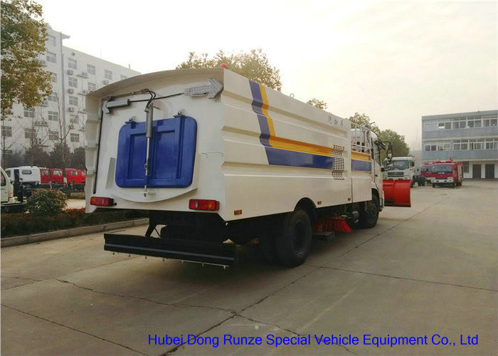 Multifunction Street Washing Truck With Hydraulic Scissor Manlift / Shovel Brushes