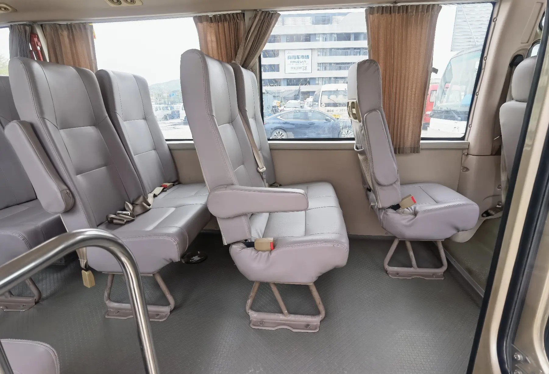 2nd Hand Mini Bus Champagne Color 19 Seats Front Engine Floding Door 6 Meters Used JMC Coaster JX6602