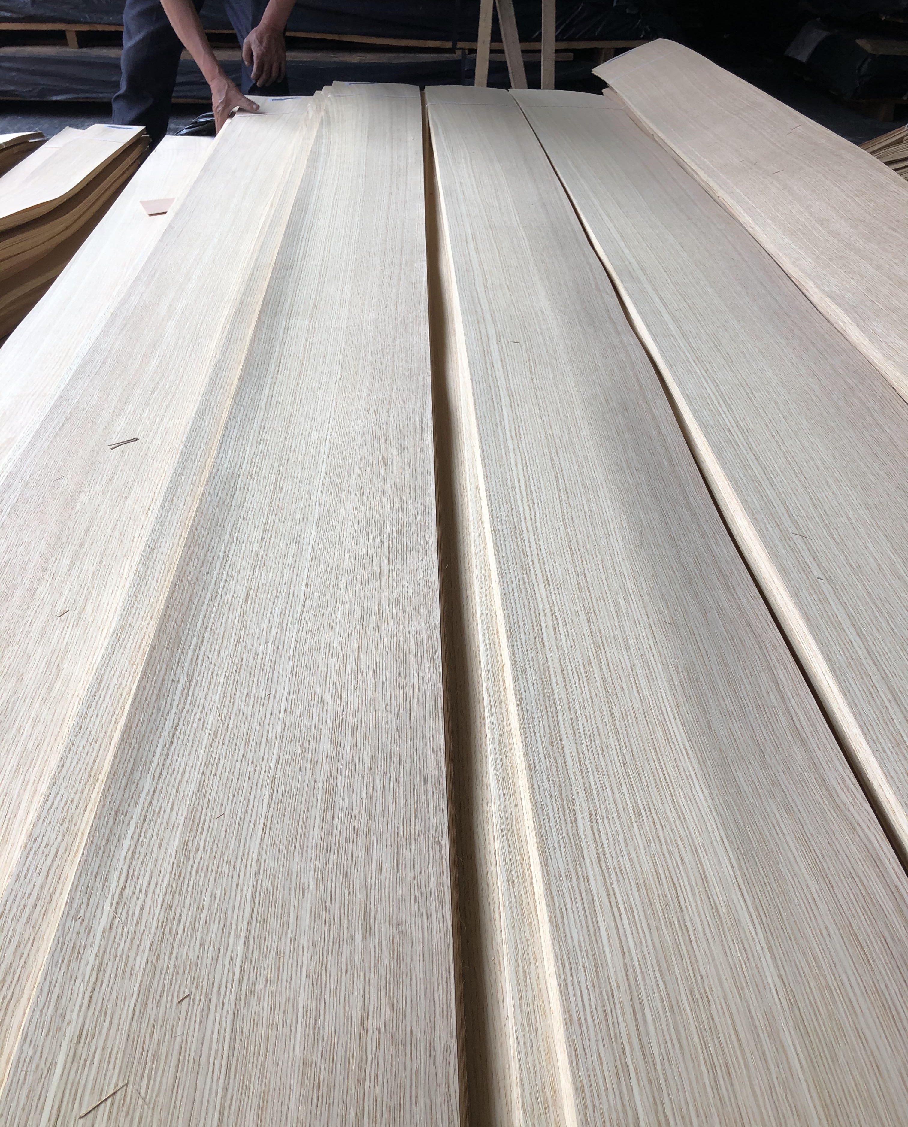 Wholesale Price White Oak Wood Veneer Natural Oak Wood Veneer White Oak Mountain/ Straight Grain