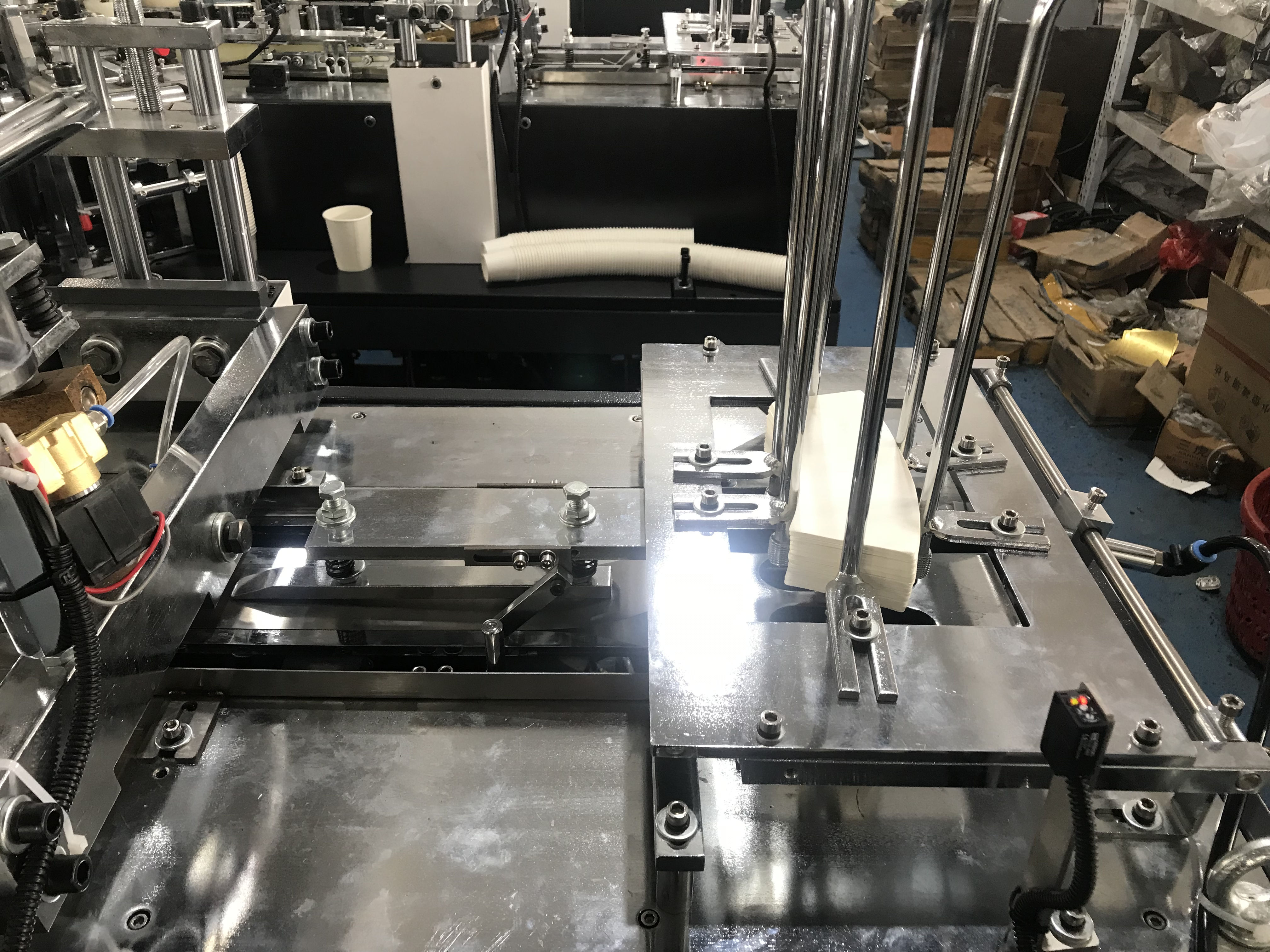 4kw High Speed Paper Cup Manufacturing Machine for Copper Bar Cup Bonding 65-85 Pcs/Min in 2130mm*1350mm*1900mm Size