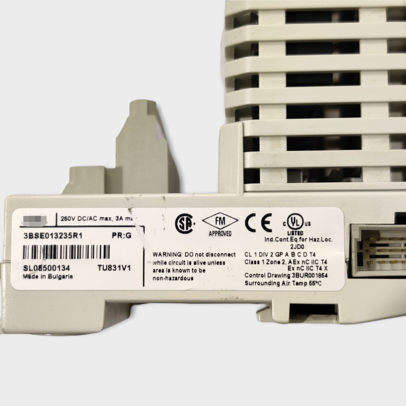 DO815 3BSE013258R1 output channels have 8,Voltage range is 5 - 250 V a.c./d.c.,3A,brand enw and original.