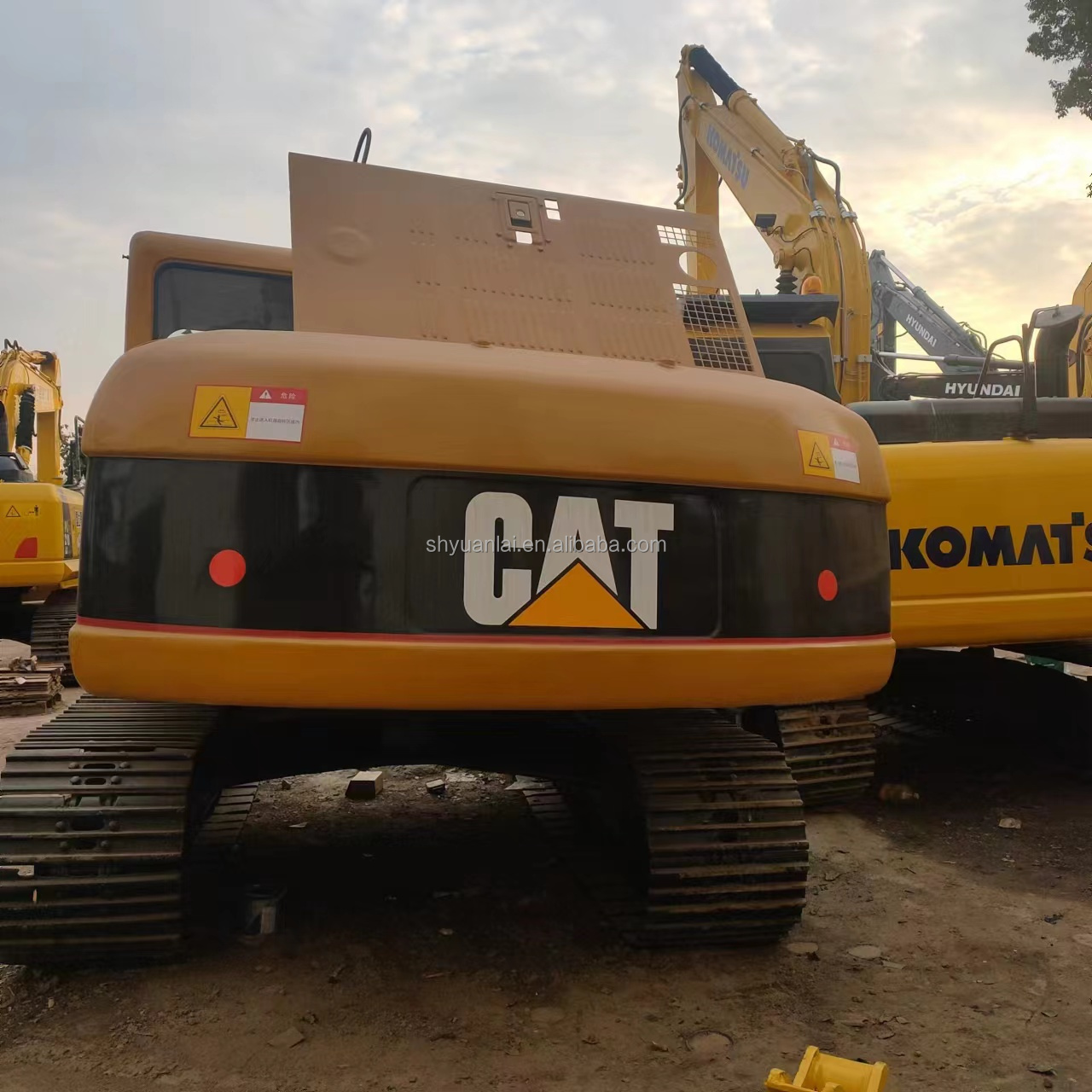 Used Excavator CAT 320B 320C 320D Earthmoving Mini Excavator with 0.8m3 Bucket Capacity