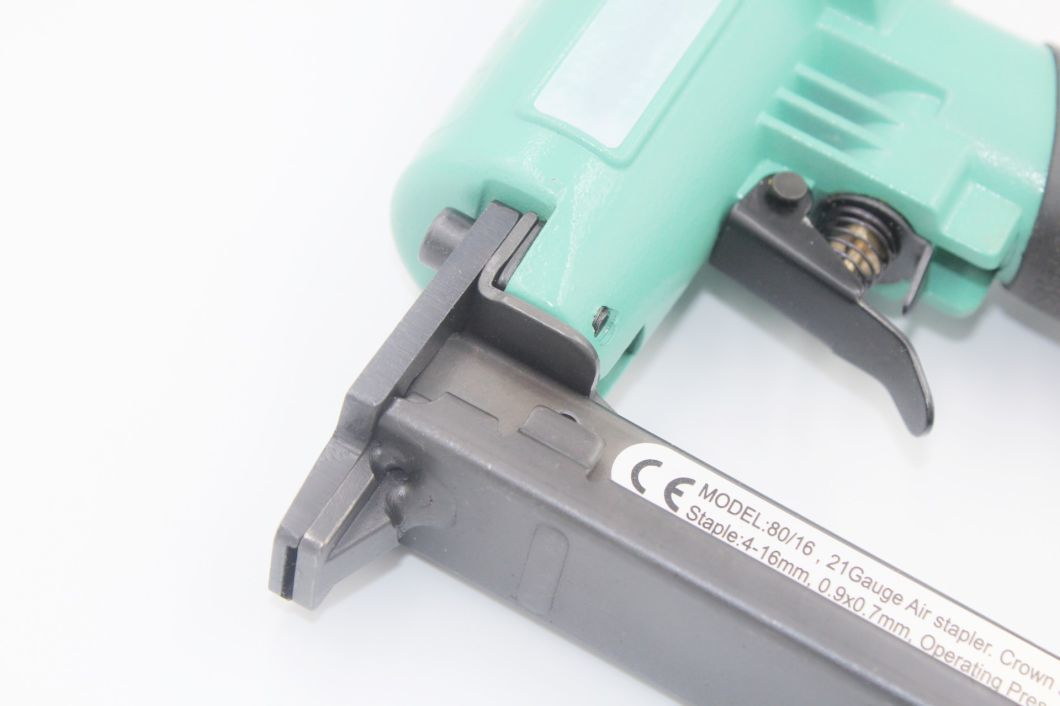 Hot Sale Durable 21 Gauge Fine Crown Air Pneumatic Staple Gun (Green) Air Stapler 8016 for Furniture Decoration