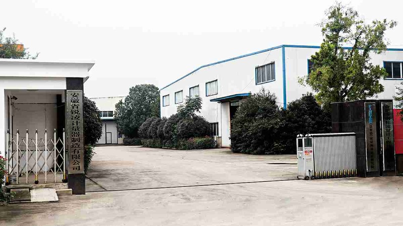 Chemical High Accuracy Integrated Automatic Lubricating Oil Filling Machine