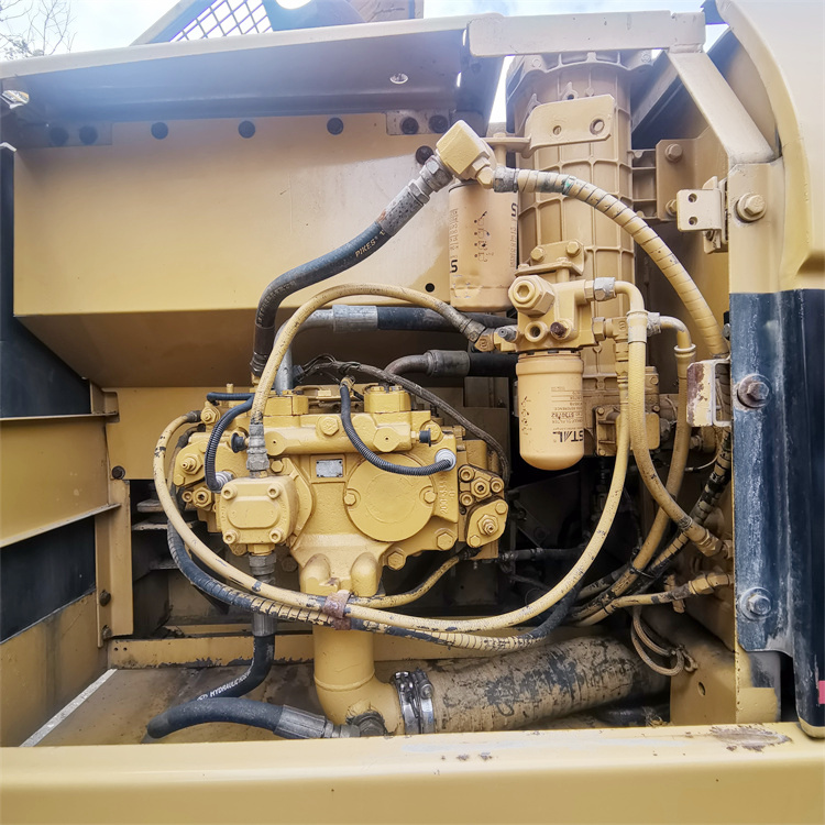 Shanghai Trade Used Caterpillar Excavator 320c with Original Hydraulic Cylinder