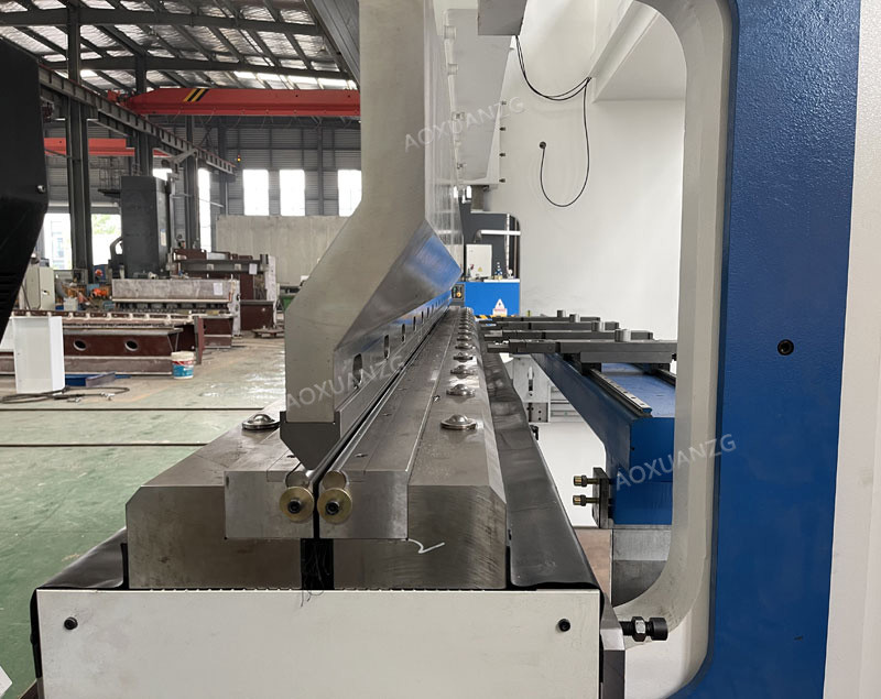 Follow Up Support Rack Hydraulic Press Brakes CNC Bending Folidng With DA66T