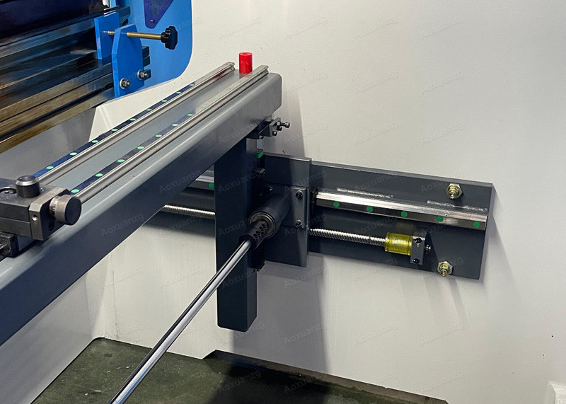 Cnc System 220Tons 3200mm DA53T 4+1 Hydraulic CNC Press Brakes With R Axis Steel Plate Bending Machine