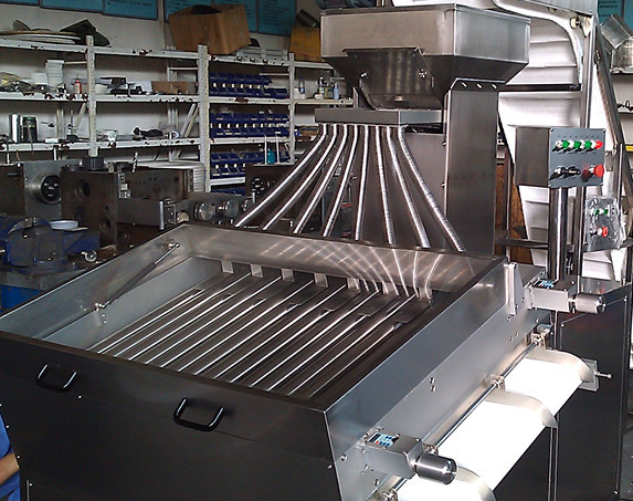 China Pills Capsule Sorting Machinery / Spherical / CylindricaL / oval / 8 Sorting Rollers on sale China Pills Capsule Sorting Machinery / Spherical / CylindricaL / oval / 8 Sorting Rollers on sale