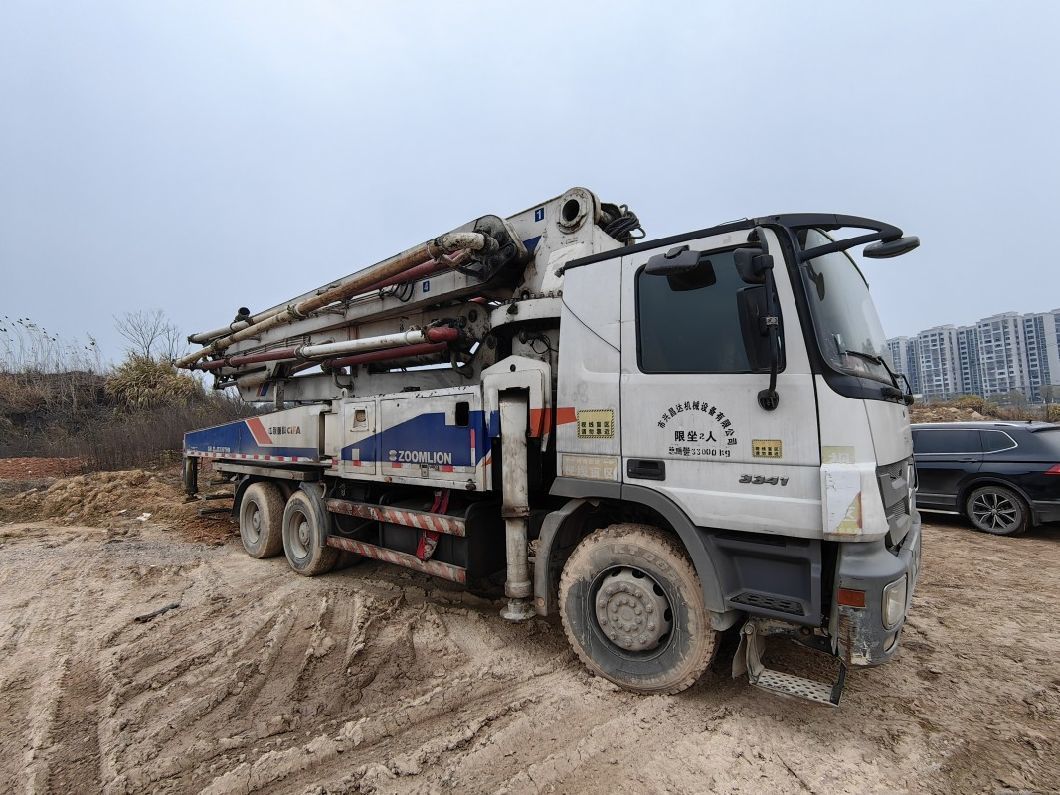 2013 Zoomlion 37m Used Concrete Boom Pump Construction Machinery