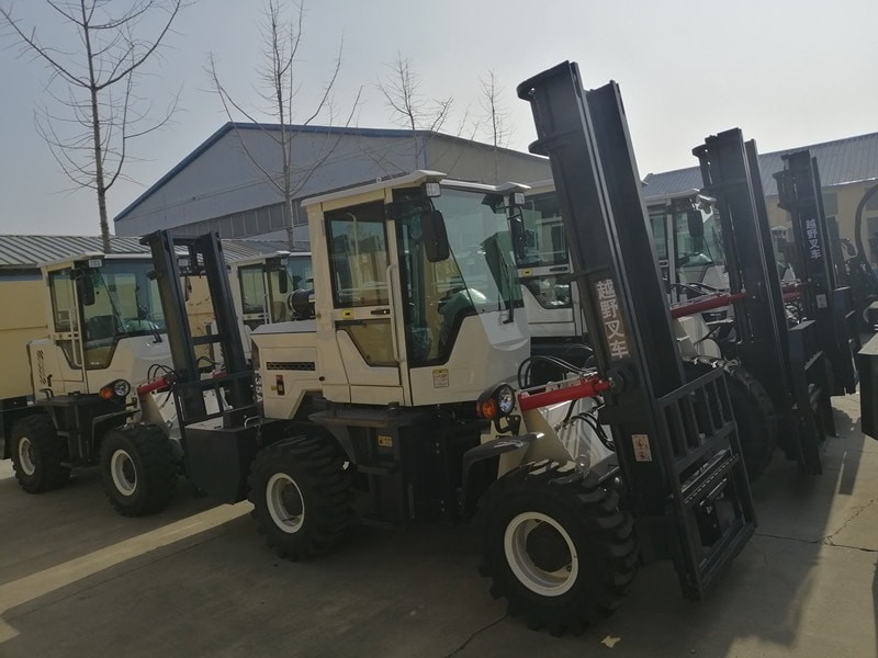 China made 4x4 diesel rough terrain forklift truck 3.5 ton for off road