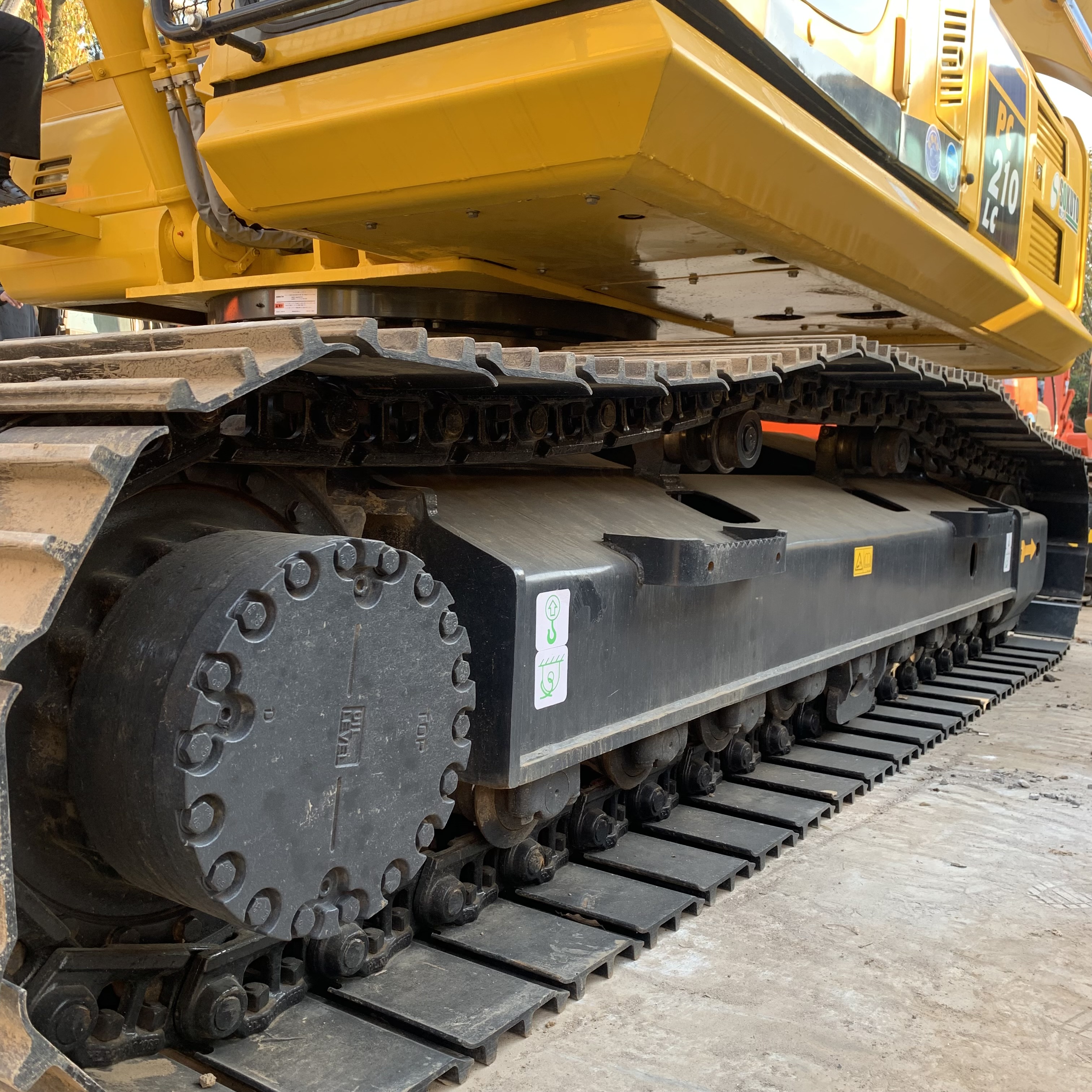 used excavators komatsu pc 210 used consutrution engineering digging excavator 21ton medium sized excavators for sale