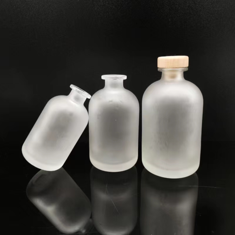 500ml 750ml Clear Matte Glass Cork Whiskey Bottles for Bar Hot Stamping B2B Customized