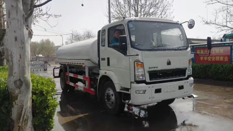 Sinotruk Howo 7 20000L 6x4 Water Tank Truck With Spray System