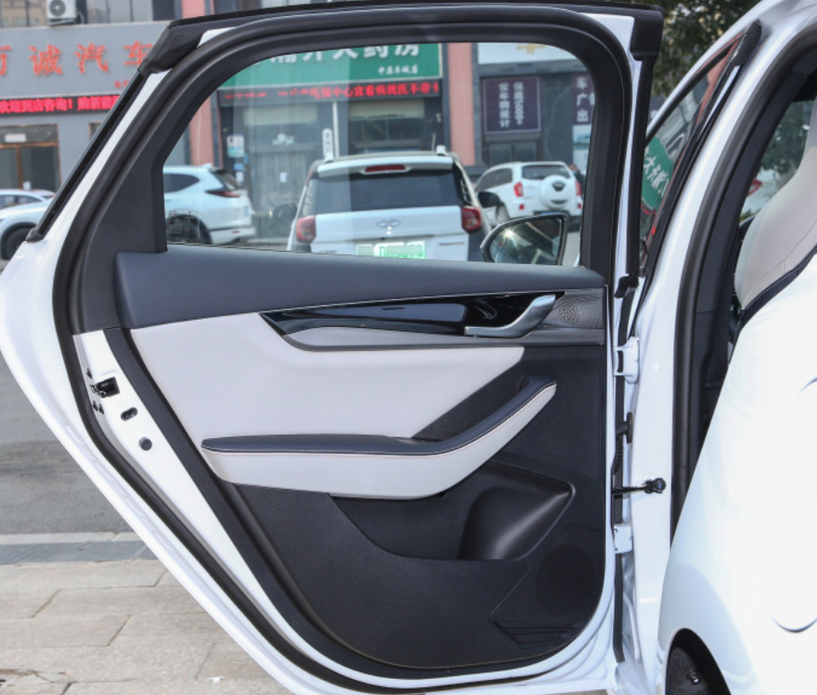 BYD Qin Plus 2023 Champion Version DM-I 120km Model 1.5L L4 4 Door 5 Seats Car