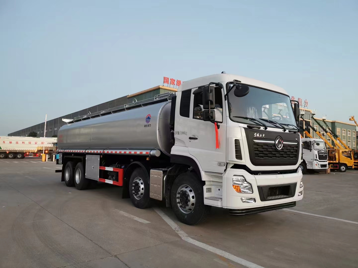 HOWO 6x4 20cbm 30000 Liters Oil Tank Truck Heavy Duty Fuel Delivery Truck