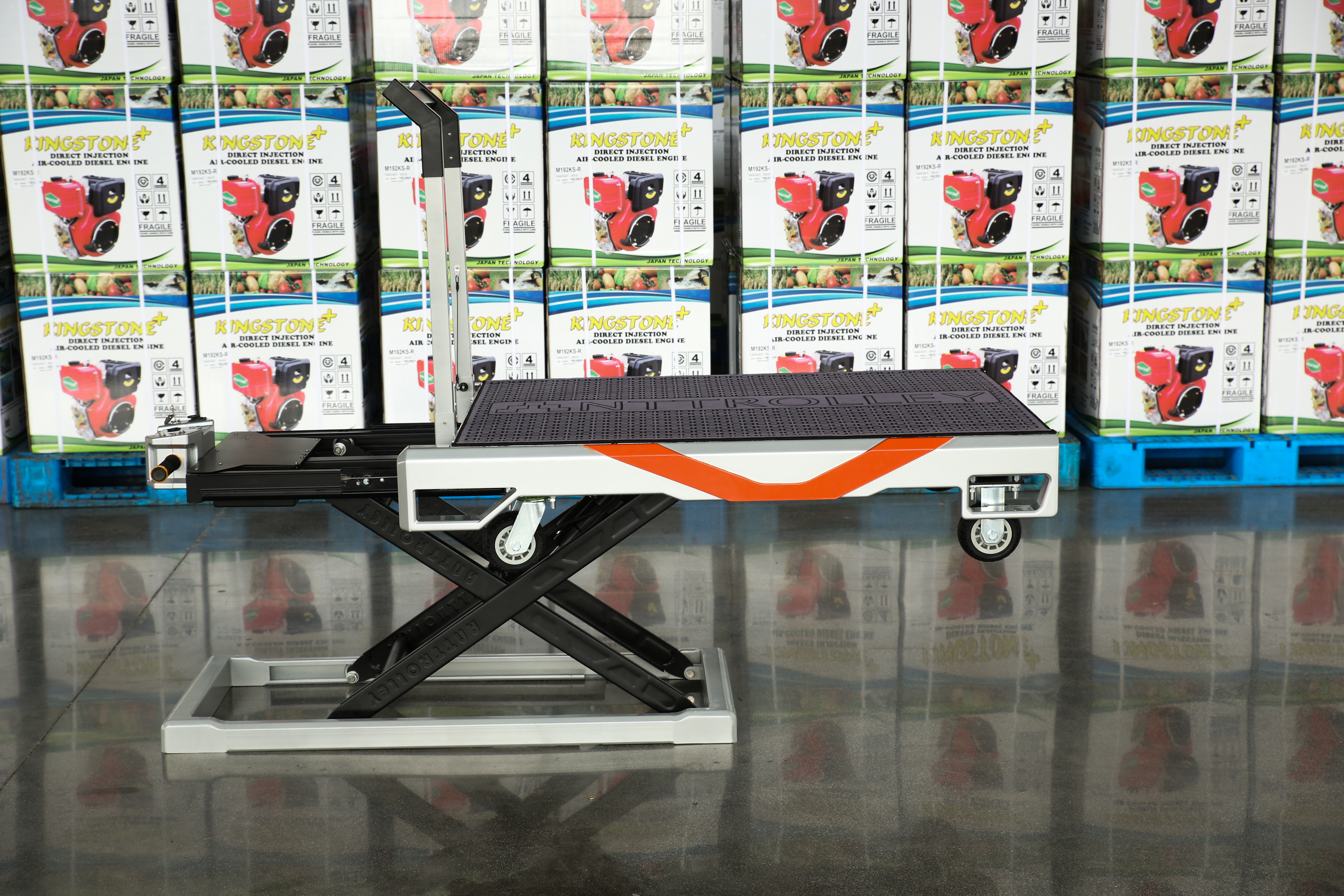 Enhance Efficiency and Safety with Electric Platform Cargo Lift for Heavy Load Handling Operations